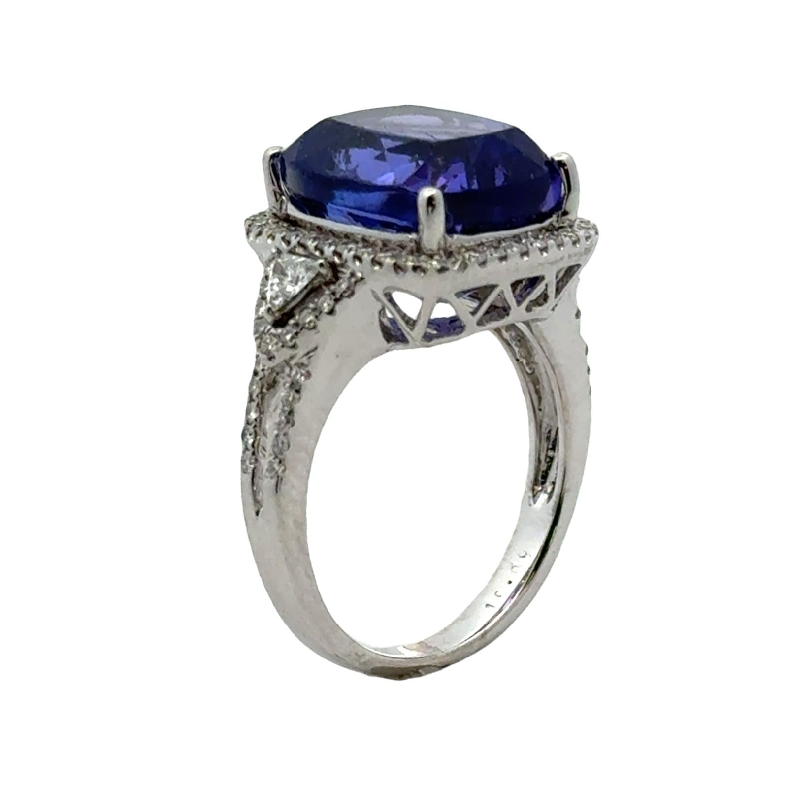 Tanzanite Diamond 18 Karat White Gold Modern Cocktail Ring