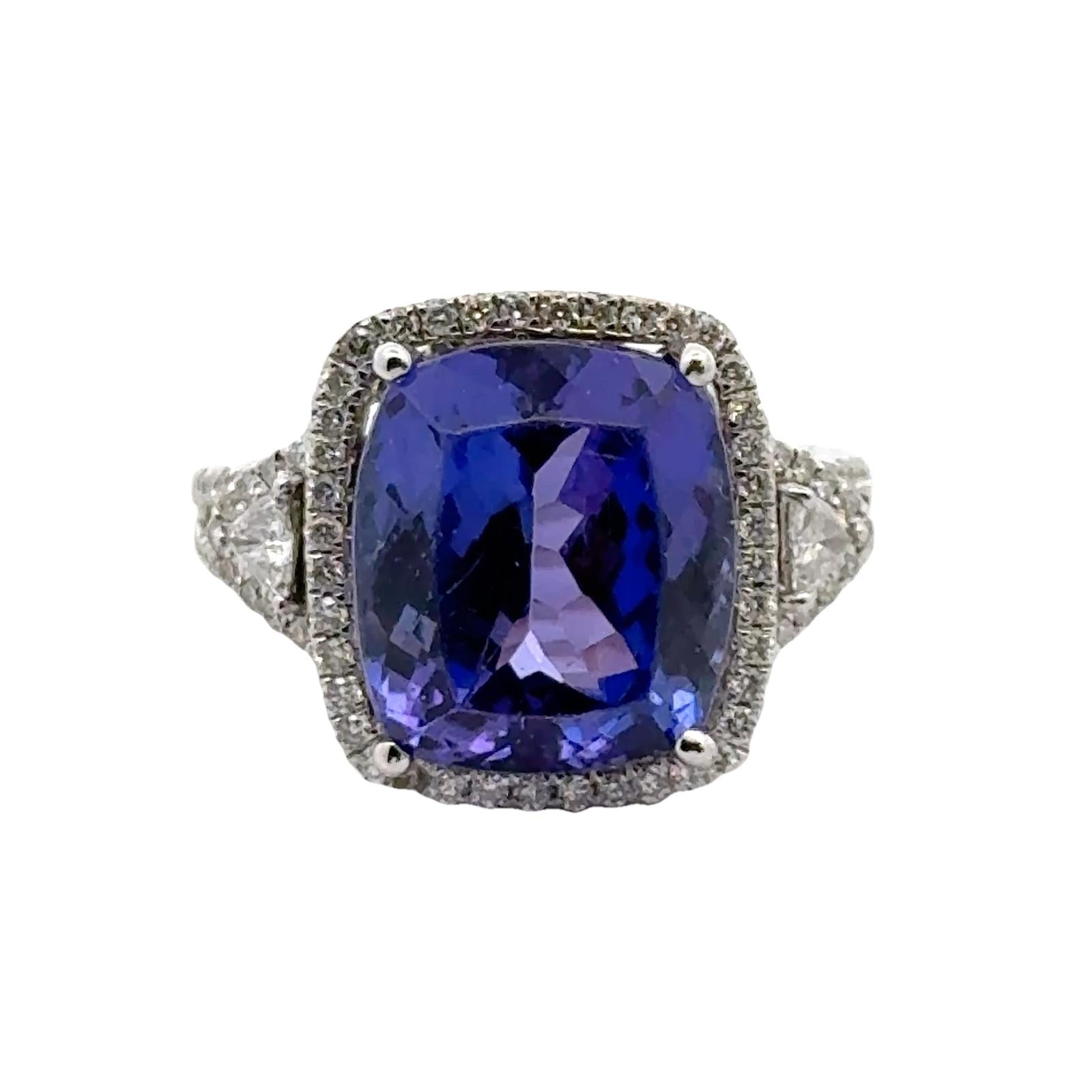 Tanzanite Diamond 18 Karat White Gold Modern Cocktail Ring