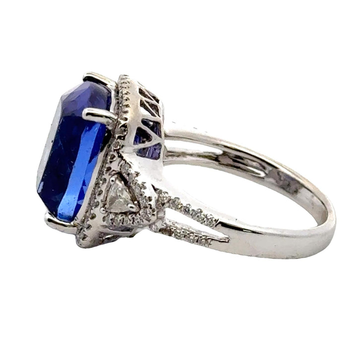 Tanzanite Diamond 18 Karat White Gold Modern Cocktail Ring