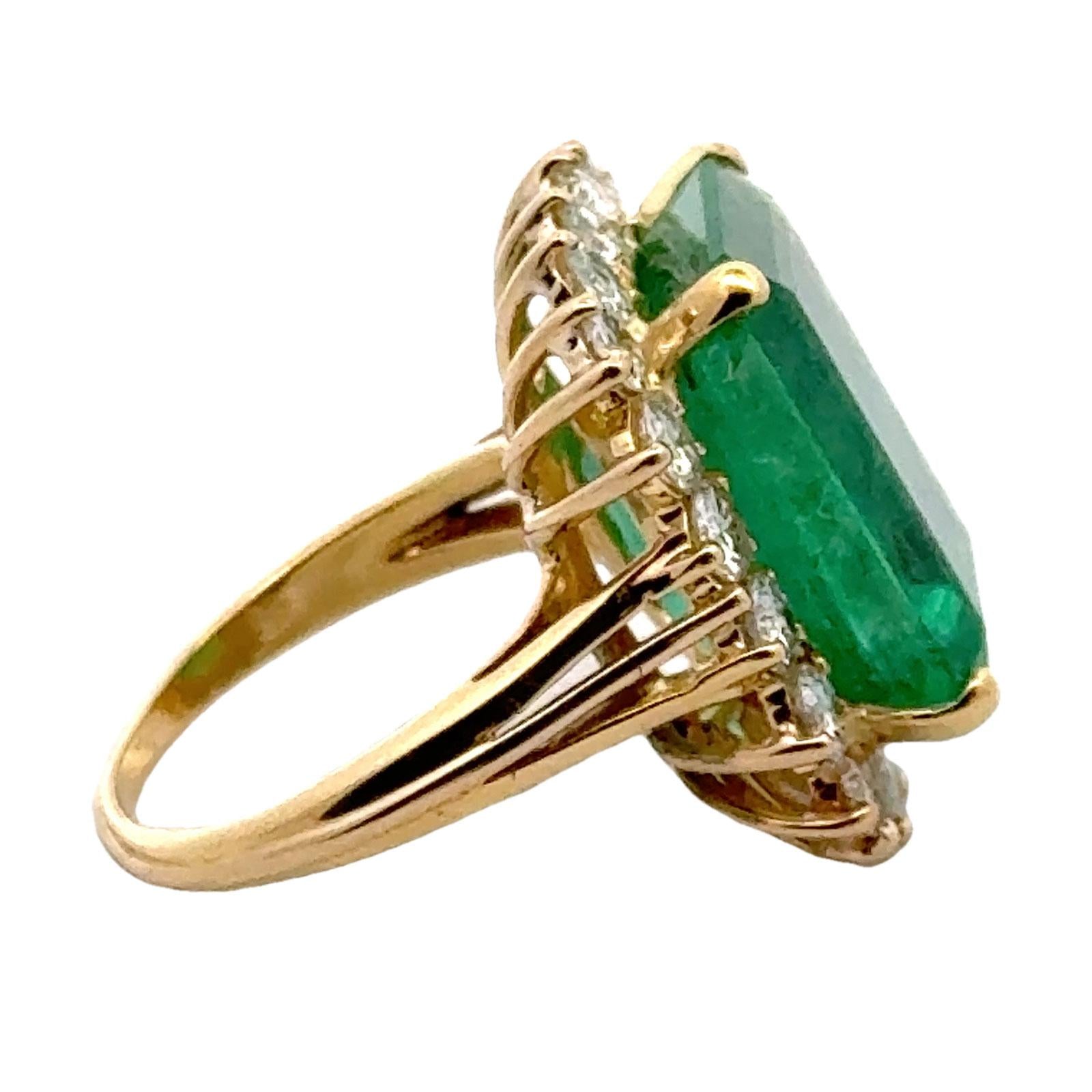 12-Carat Emerald Diamond 18 Karat Yellow Gold Vintage Cocktail Ring