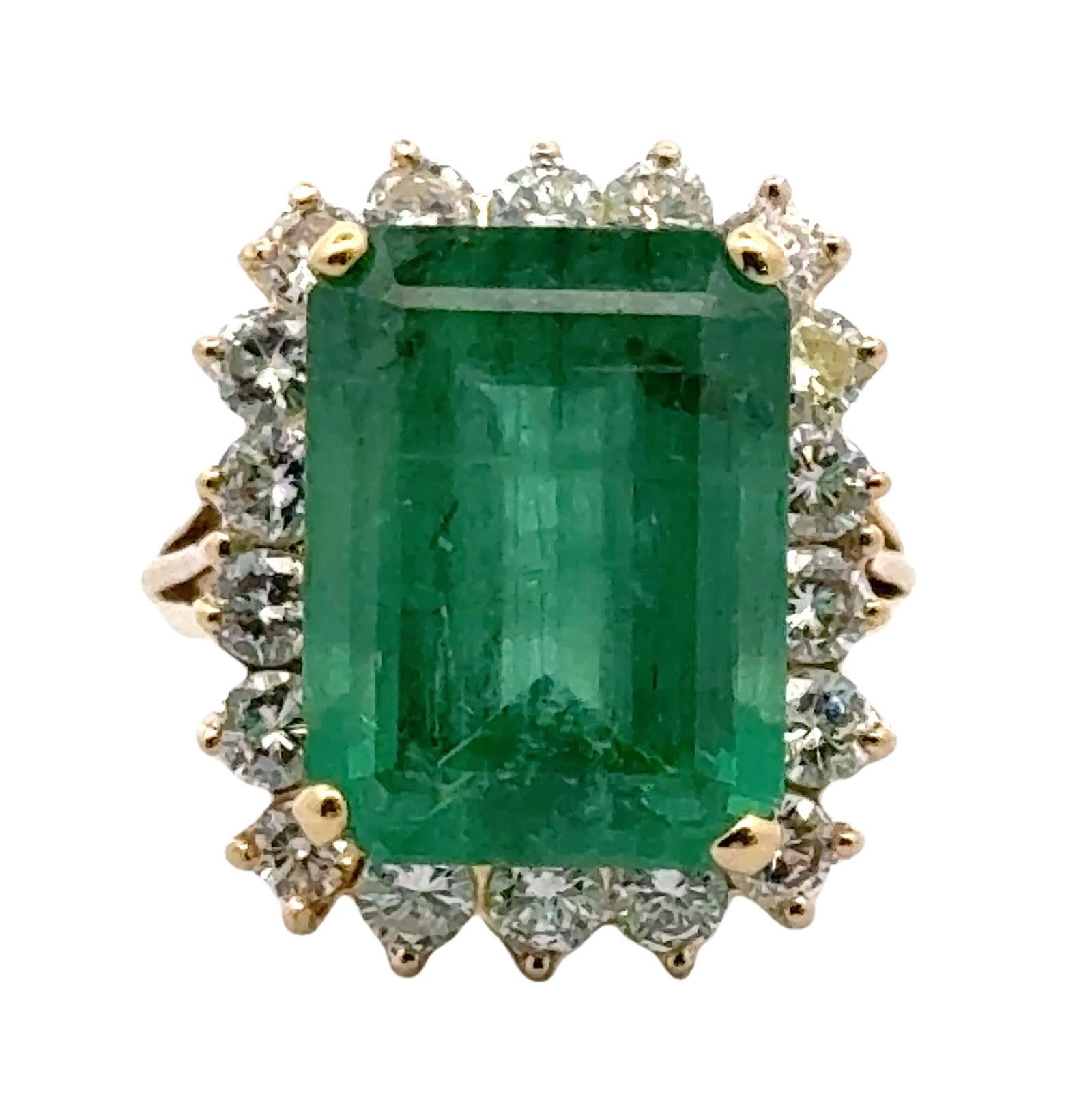 12-Carat Emerald Diamond 18 Karat Yellow Gold Vintage Cocktail Ring