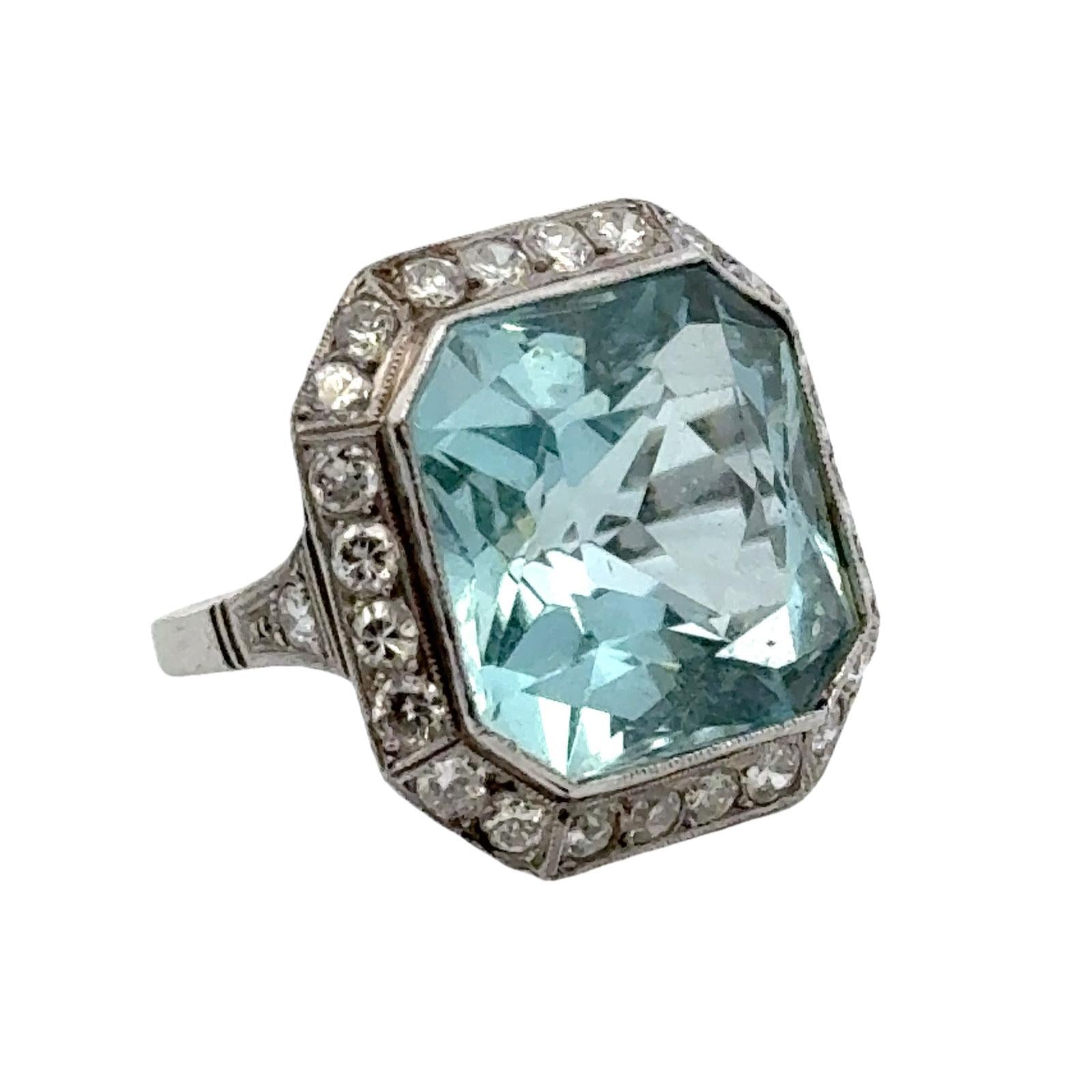 Mid-20th Century Aquamarine Diamond Platinum Cocktail Ring