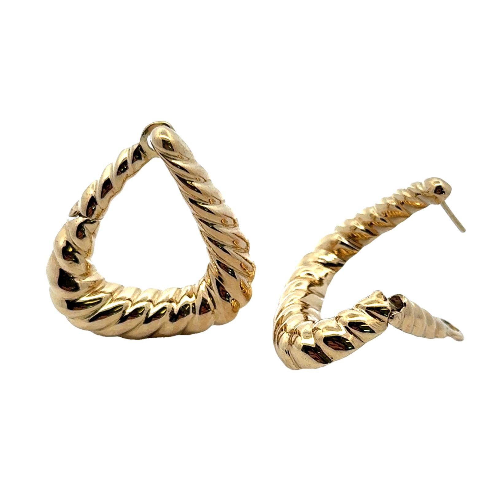 Late-20th Century 18 Karat Yellow Gold Ribbed Triangular Leverback Earrings