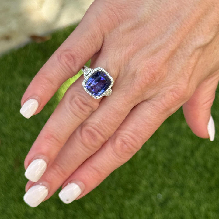 Tanzanite Diamond 18 Karat White Gold Modern Cocktail Ring