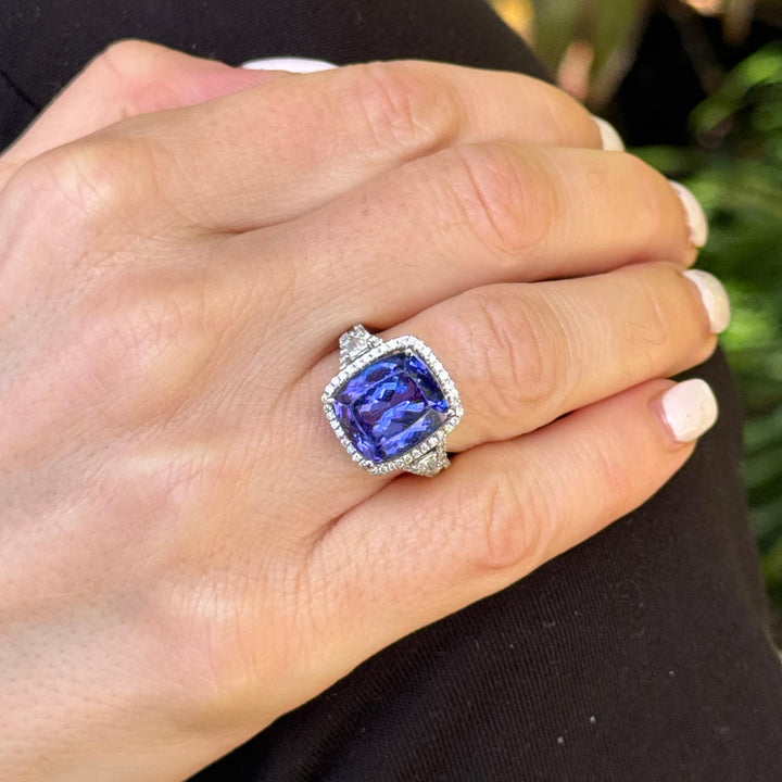 Tanzanite Diamond 18 Karat White Gold Modern Cocktail Ring