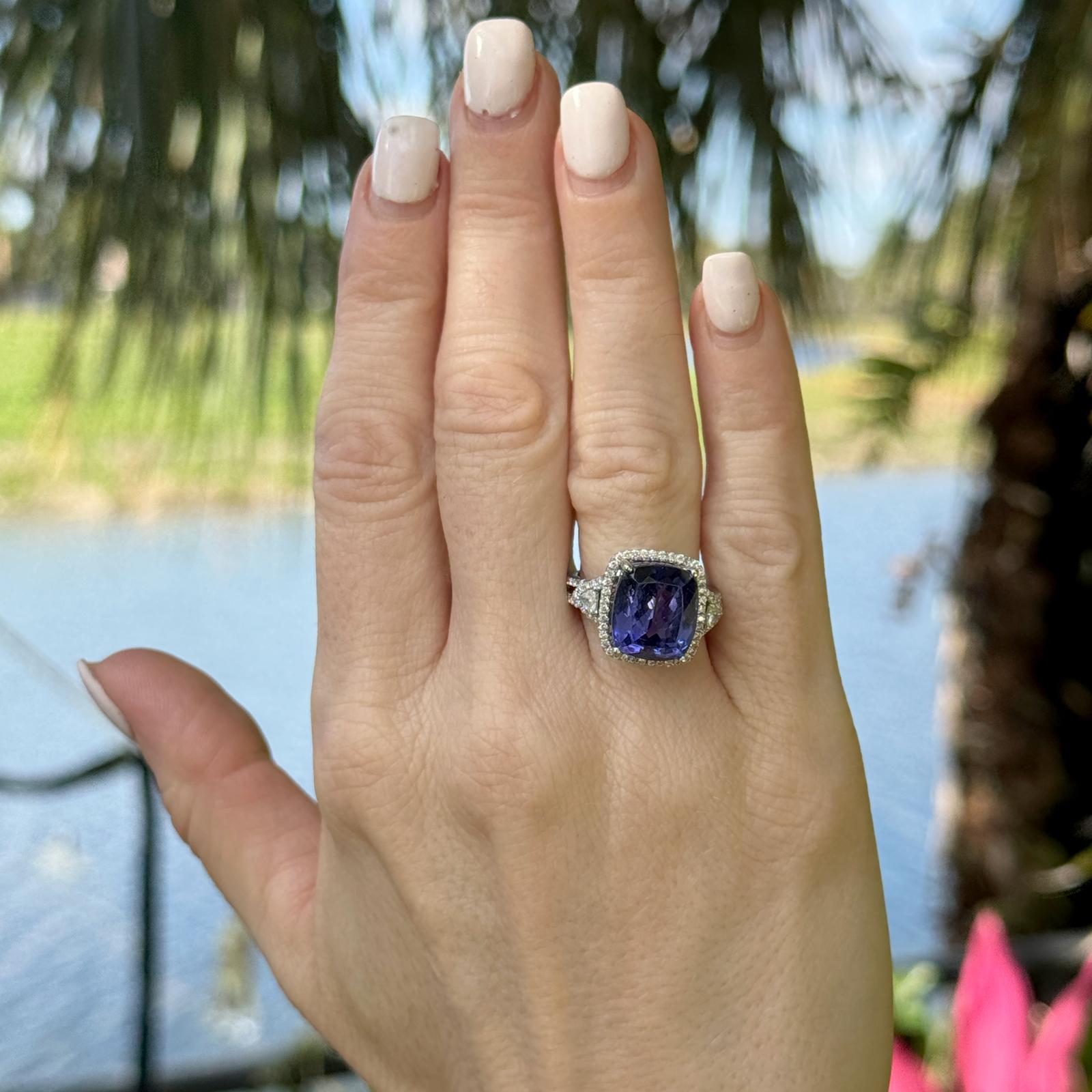 Tanzanite Diamond 18 Karat White Gold Modern Cocktail Ring