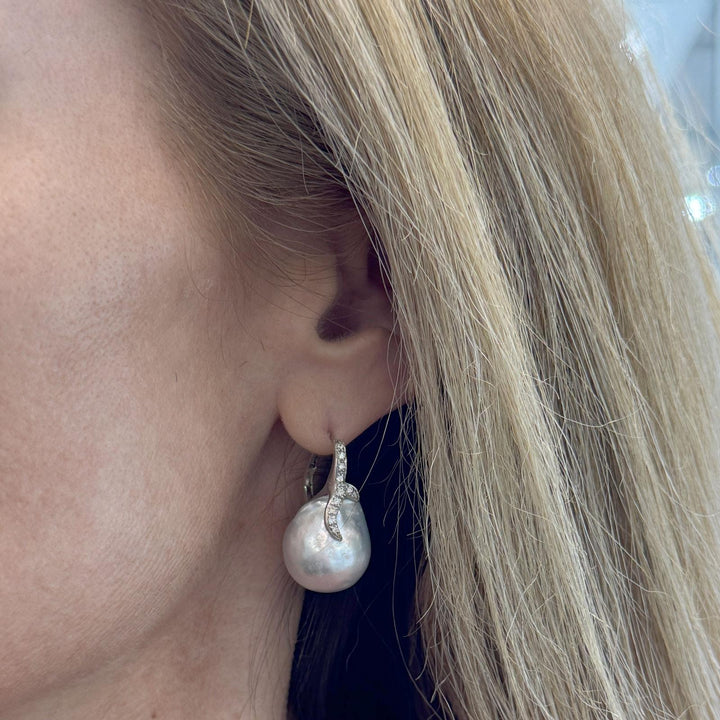 Diamond Baroque Pearl 18 Karat White Gold Drop Earrings