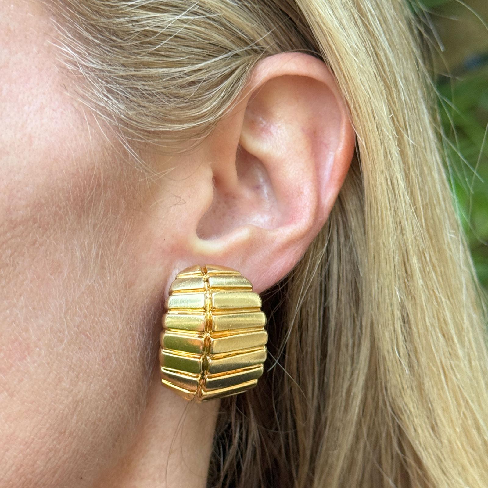 David Webb Ribbed 18 Karat Yellow Gold Contemporary Earclip Earrings