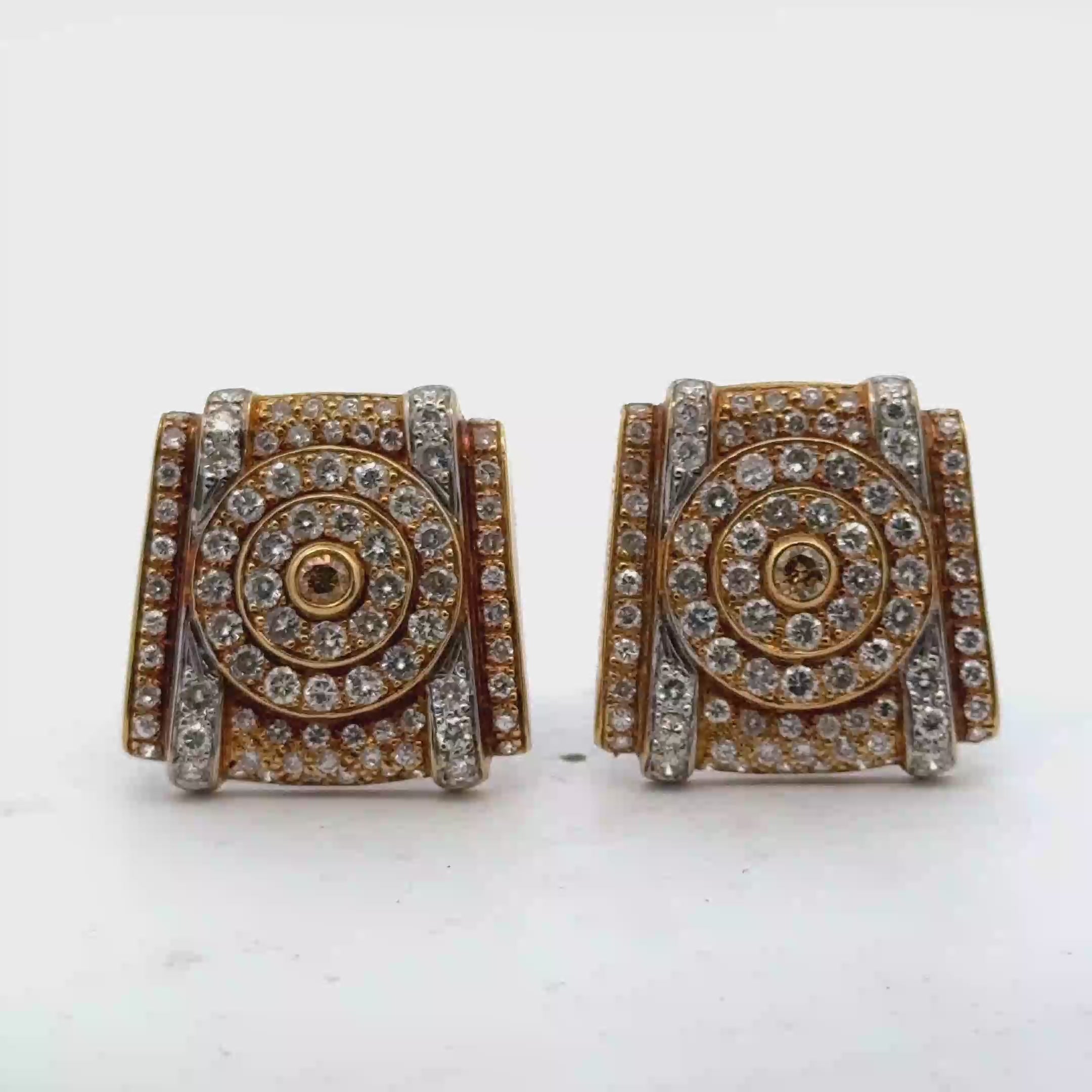 Contemporary Diamond 18 Karat Yellow Gold Geometric Leverback Earrings