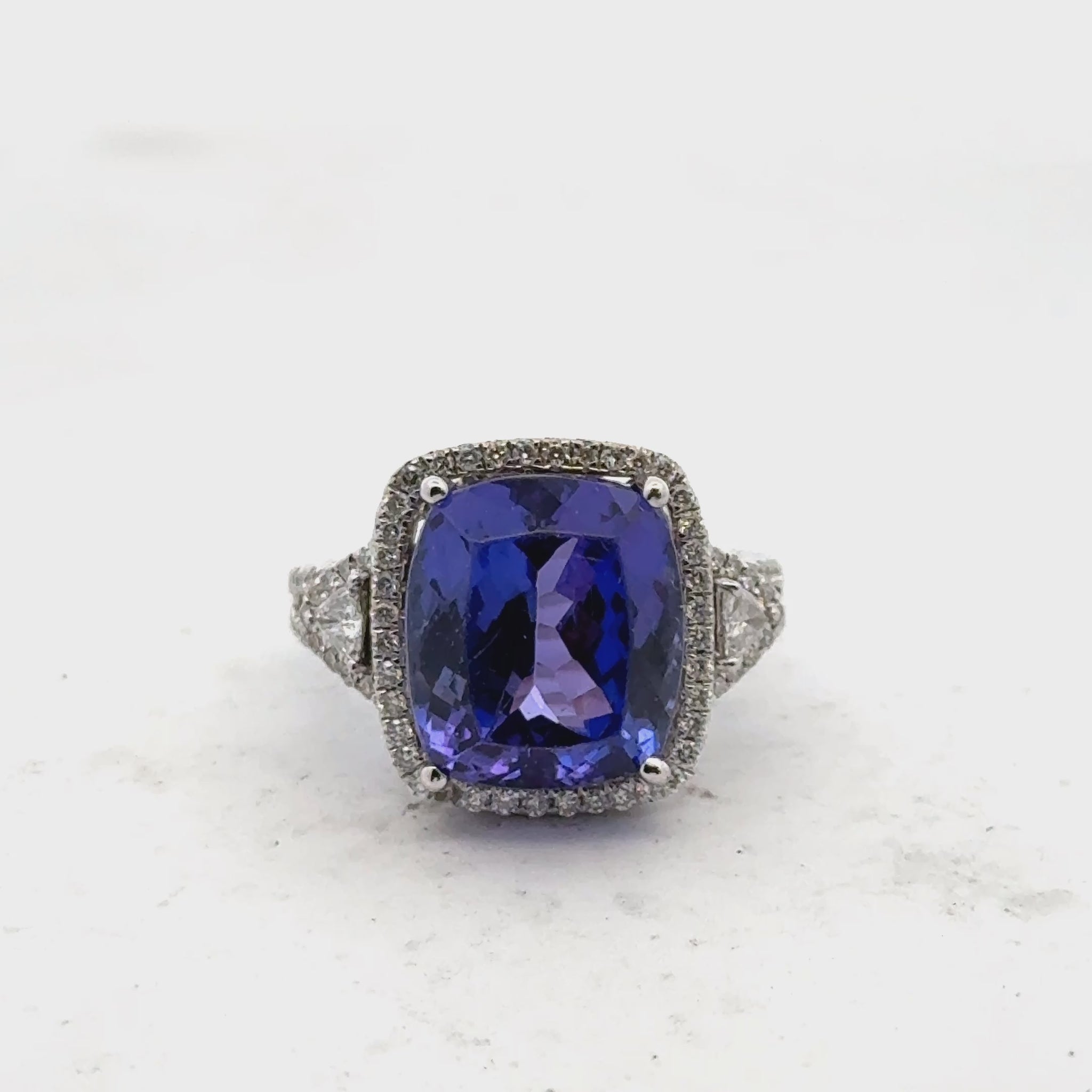 Tanzanite Diamond 18 Karat White Gold Modern Cocktail Ring