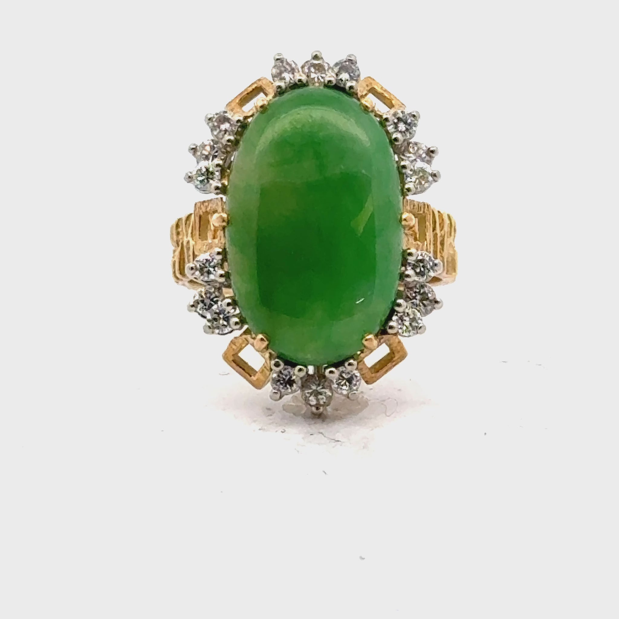 Vintage Cabochon Jade Diamond 18 Karat Yellow Gold Cocktail Ring