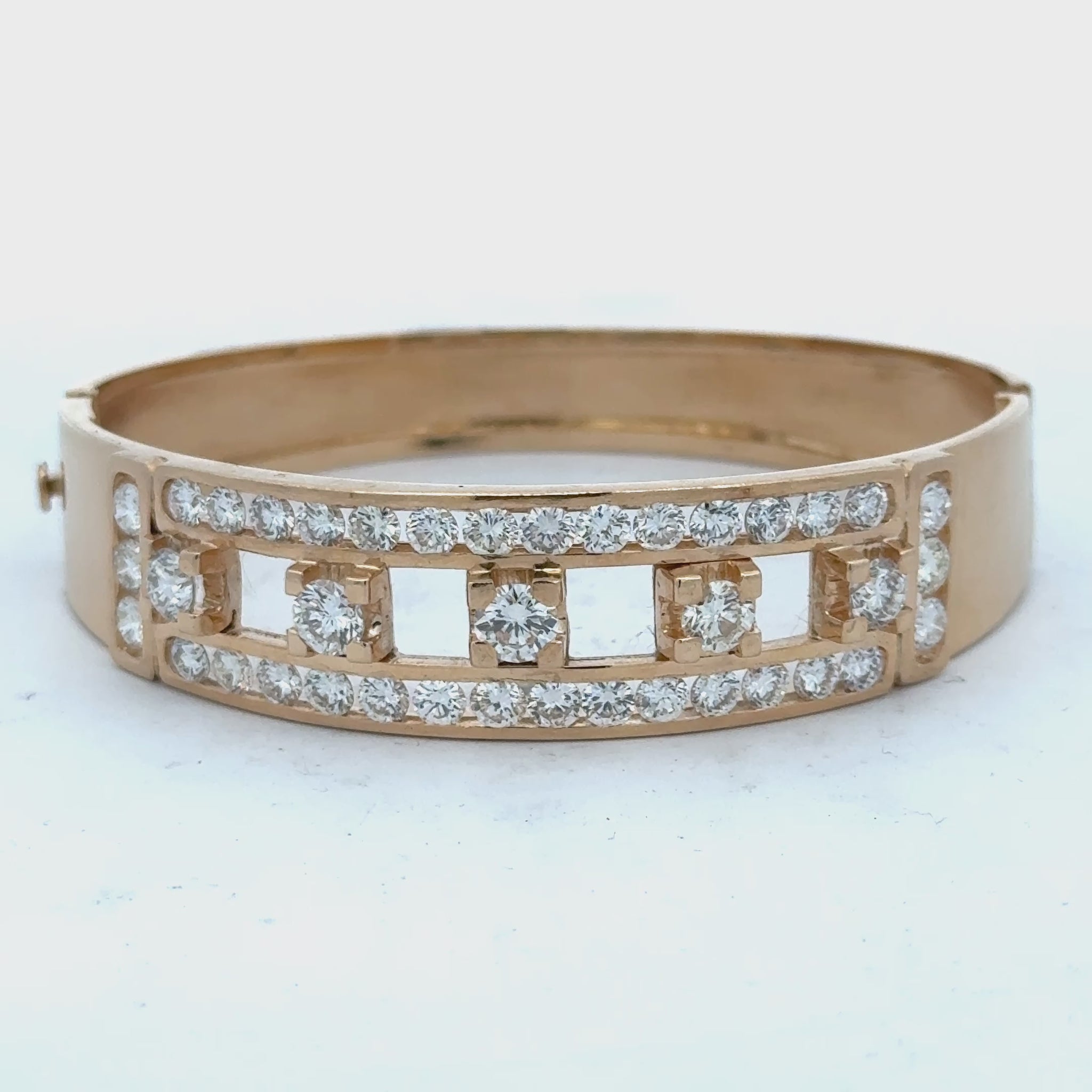 5.25 CTW Round Brilliant Diamond 18 Karat Yellow Gold Hinged Bangle Bracelet